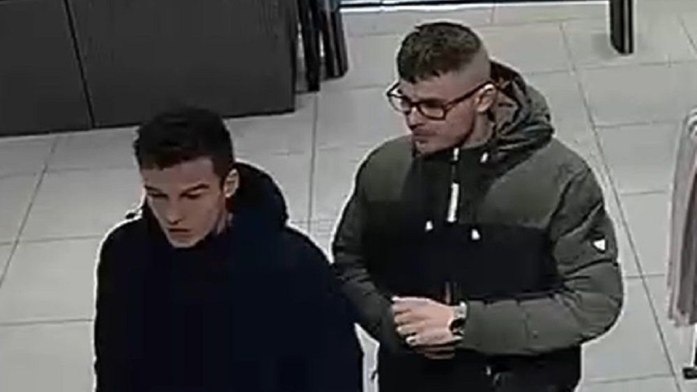Młodzi mężczyźni ukradli ze sklepu 13 par spodni
