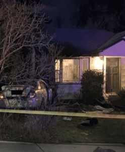 Został porwany i wrzucony do bagażnika. Uciekł, jak samochód uderzył w dom