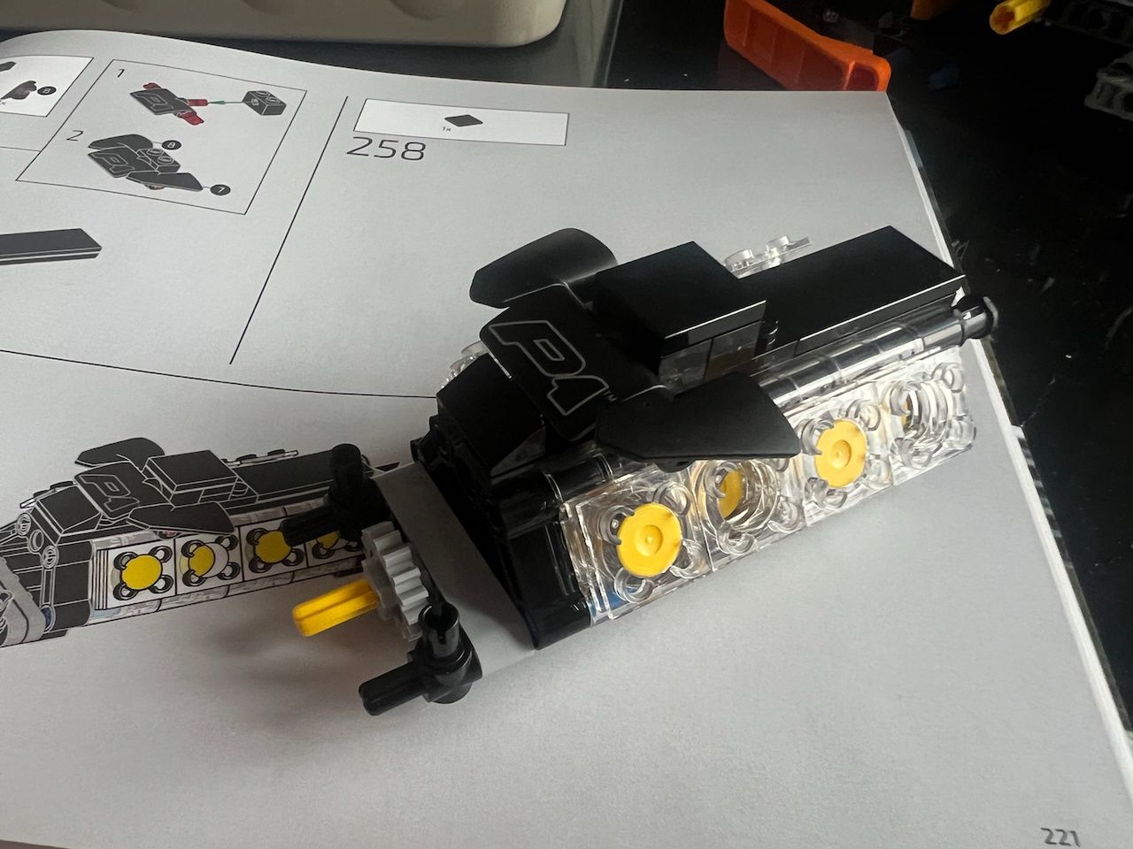 Składanie McLarena P1 z klocków LEGO krok po kroku