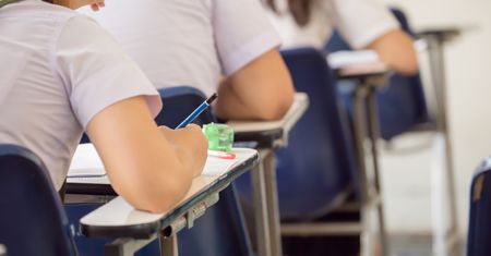 "Proszę podnieść spódnicę". Skandal na krakowskiej uczelni