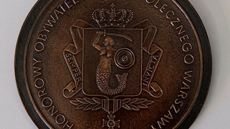 Warszawa. Czy tytuł honorowego obywatela można zabrać komuś, kto na niego nie zasluguje - nad tym zastanawiali się radni stołeczni w czawrtek