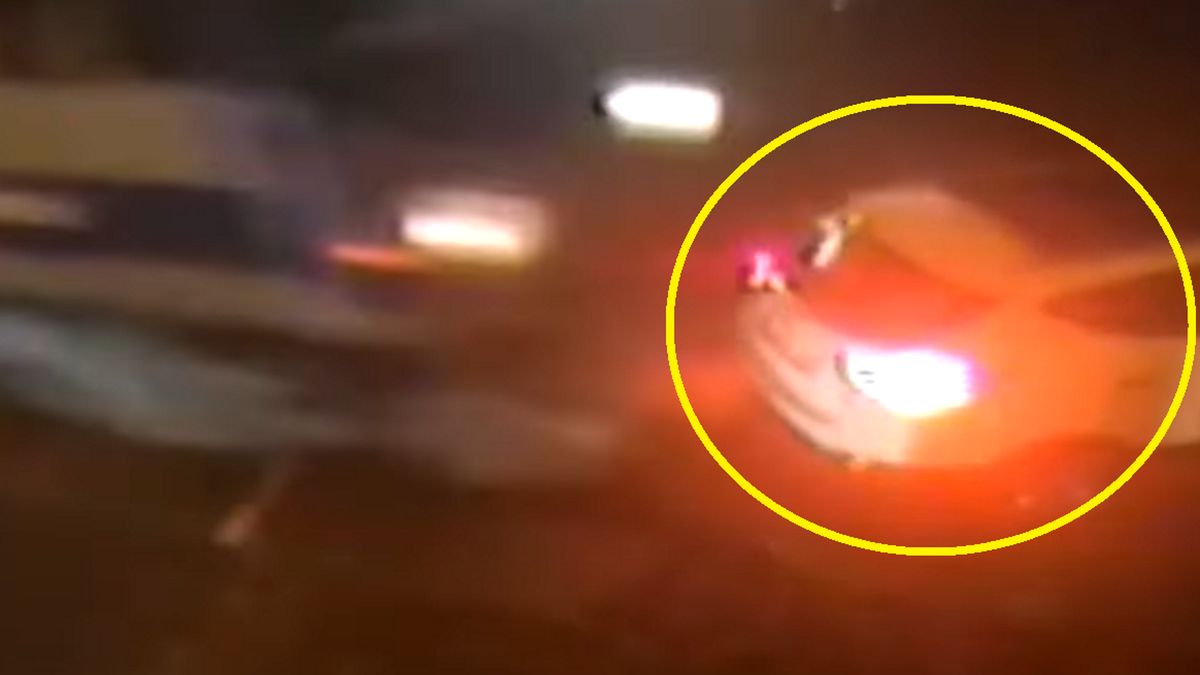 Pociąg wbił się w samochód osobowy