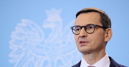 Morawiecki: banki muszą zrozumieć, że drenowanie kieszeni klientów to droga donikąd