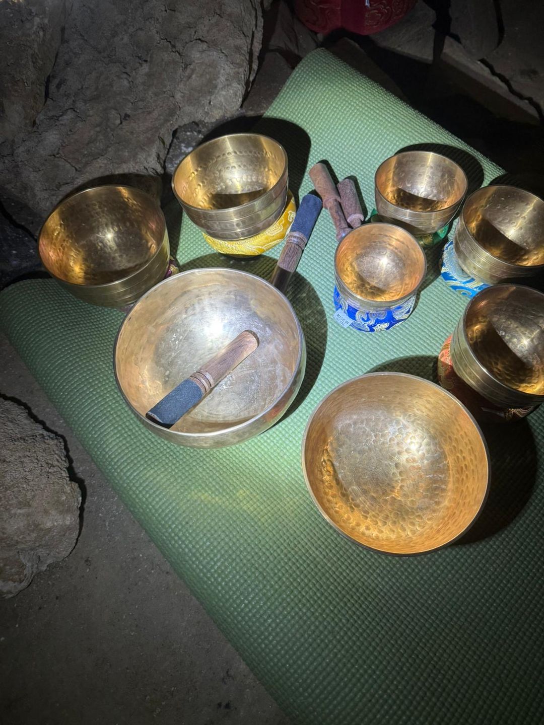 Nad podziemnymi jeziorkami organizowana są sesje relaksacyjne