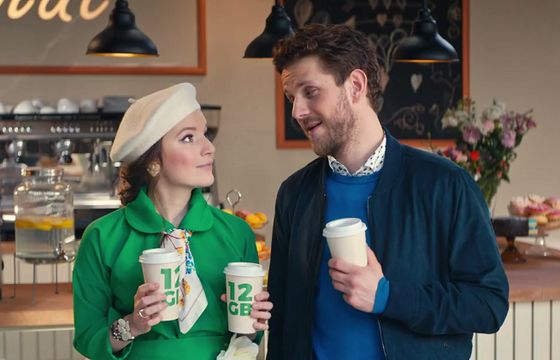 Sanah i Antoni Królikowski na kawie reklamują dwa razy więcej internetu w SmartDomu (wideo)
