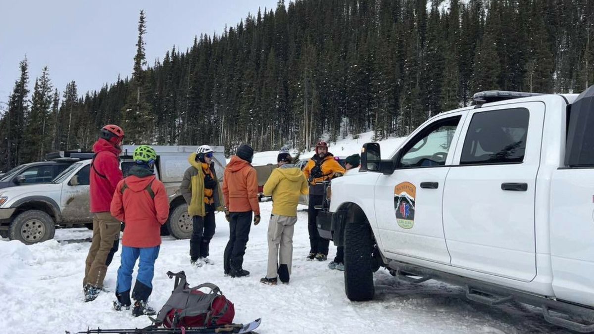 Temporary
This photo provided by Silverton Medical Rescue shows team members responding to a fatal avalanche near Silverton, Colo., Thursday, Feb. 20, 2025. (DeAnne Gallegos/Silverton Medical Rescue via AP)
DeAnne Gallegos