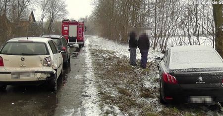 Śląskie. Chciała pomóc kierowcy, który wjechał do rowu. Sama została ranna