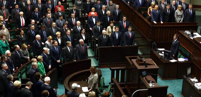 Sejm uchwalił ustawę, która ma usprawnić działanie urzędów pracy