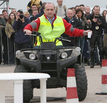 Premier pierwszy raz jechał na motocyklu