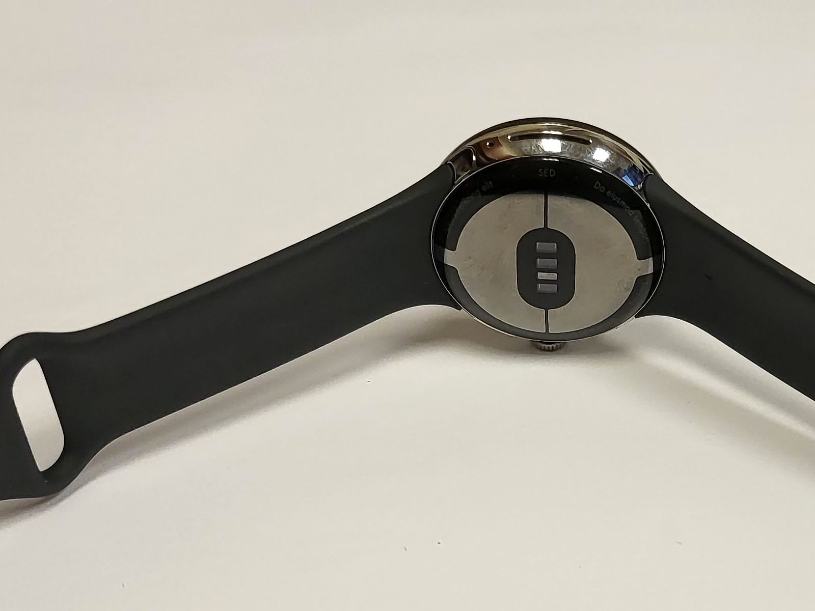 Gdyby Apple Watch był okrągły. Google Pixel Watch przyłapany na zdjęciach 4