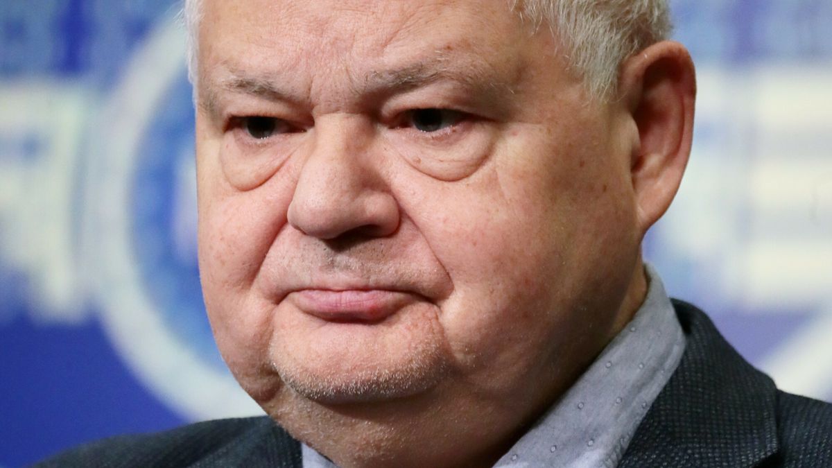 Prezes NBP przeczy swoim własnym analizom. 