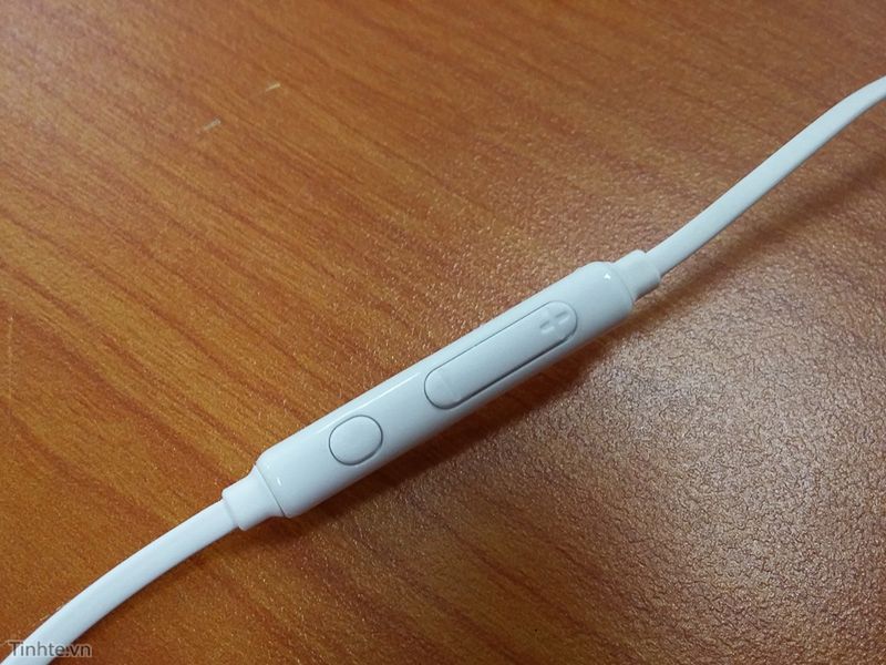 Samsung może mocno odświeżyć słuchawki dla Galaxy S6. Będą podobne do tych od iPhone'a? 4