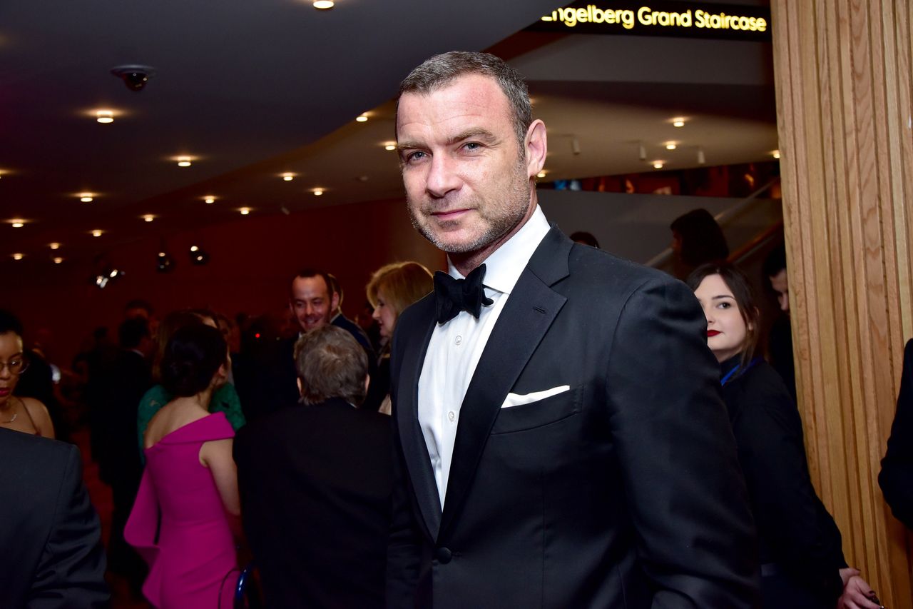 Liev Schreiber gotuje dla ofiar wojny w Ukrainie. Pokazał zdjęcia z Przemyśla