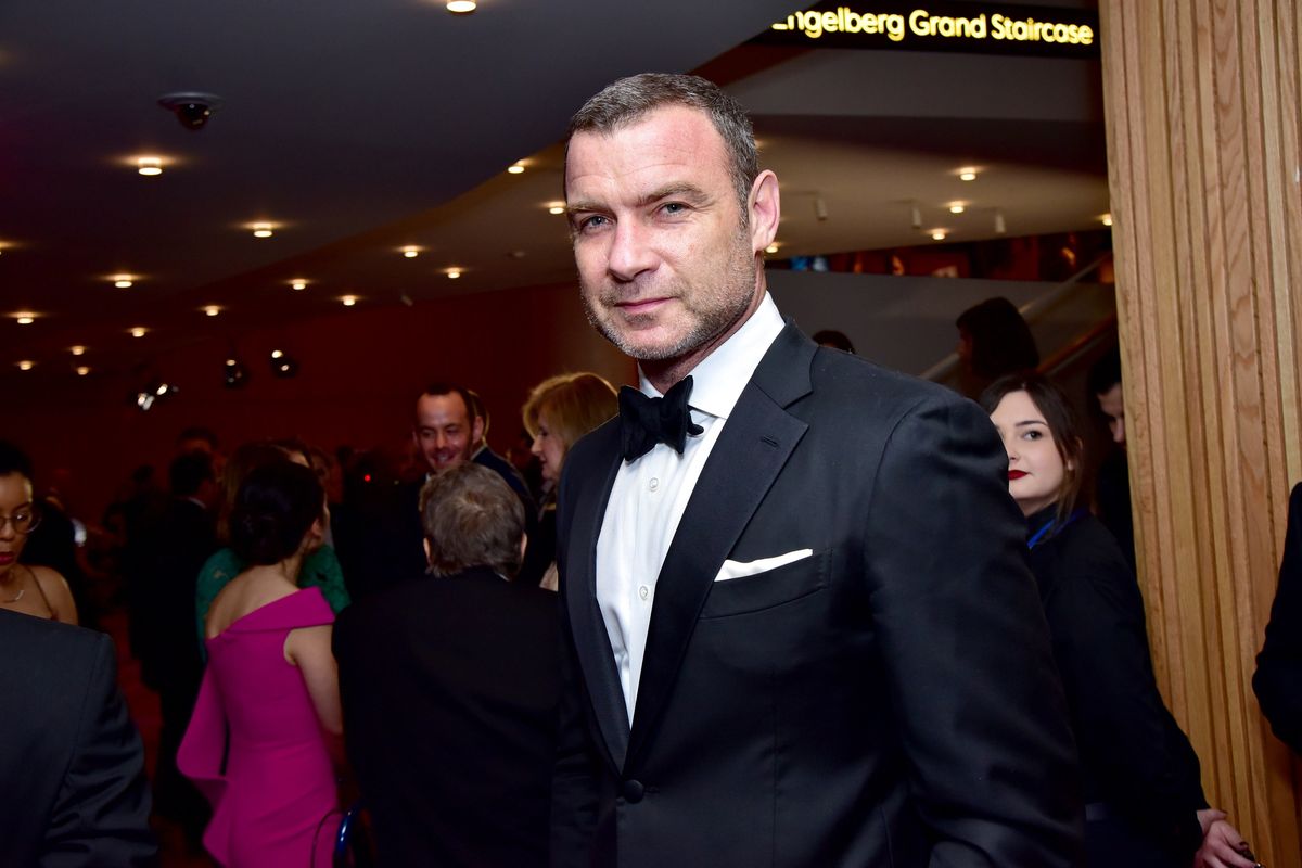 Liev Schreiber gotuje dla uchodźców w Przemyślu 