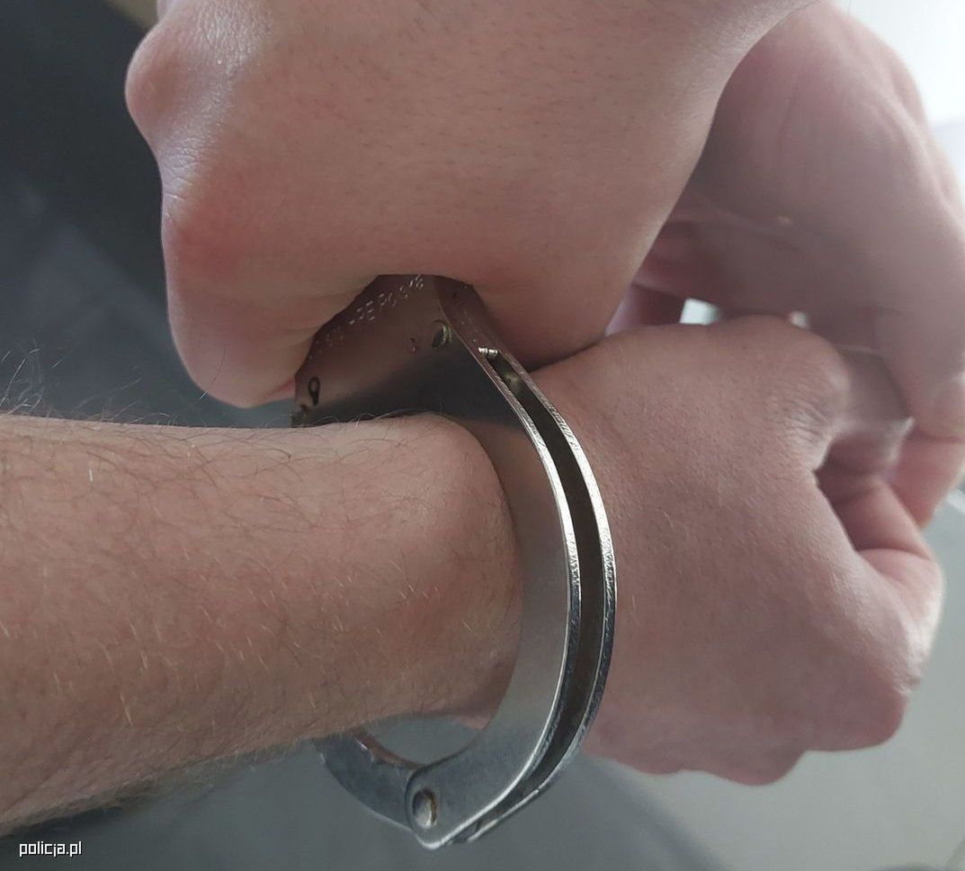 Policjanci zatrzymali mężczyznę okradającego pacjentów szpitali