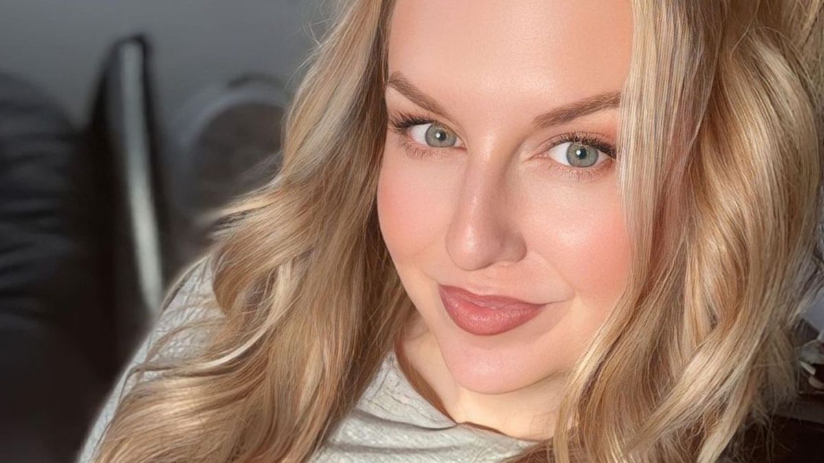 Sąsiedzi są oburzeni jej strojem do koszenia 