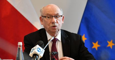 Emocje po wpisie Janusza Lewandowskiego. Reakcja Roberta Biedronia