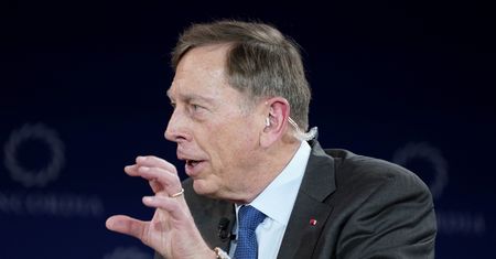 To jest ten moment. B. dyrektor CIA: mamy szansę zmiażdżyć rosyjską gospodarkę wojenną