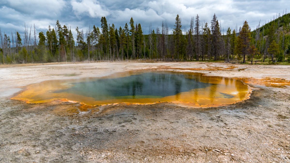 Naukowcy wskazali, jak poznać, że erupcja superwulkanu jest bardzo prawdopodobna (Russell Pearson/Barcroft Media) 