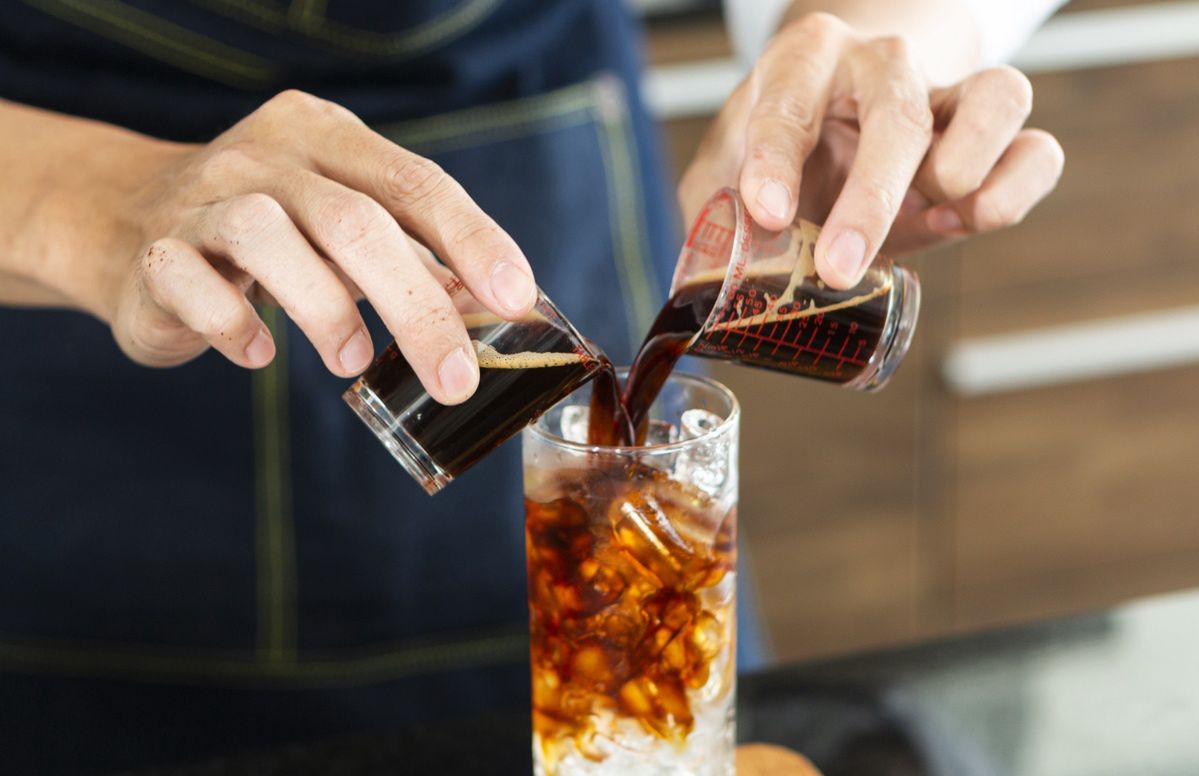 Wydajesz krocie na kawiarniane latte? W domu zrobisz kawę lepszą i tańszą od kawiarnianej.