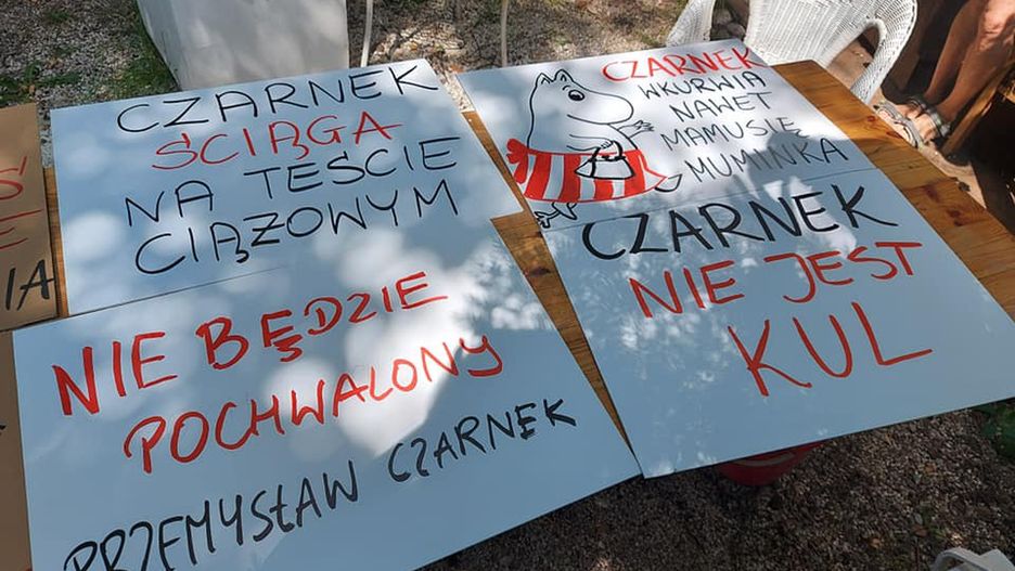 Transparenty na protest przeciwko ministrowi Czarnkowi