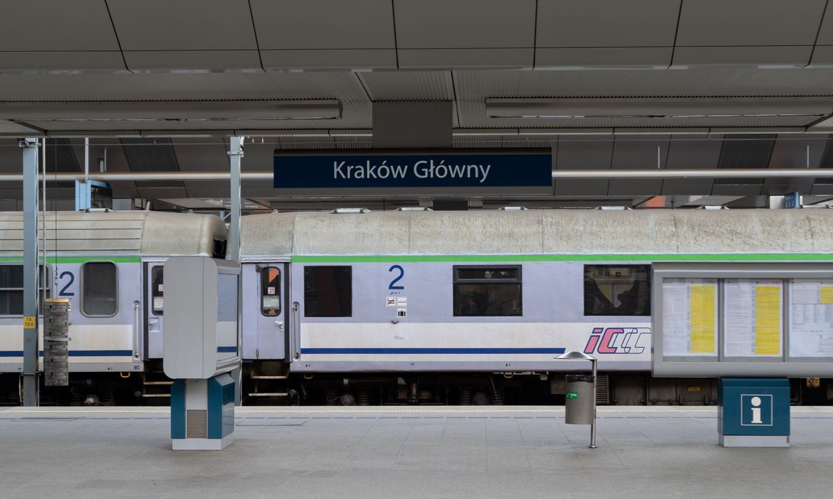 Pociąg Intercity na stacji Kraków Główny