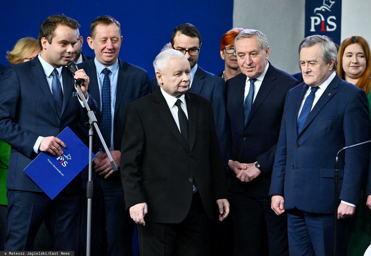 Na zdjęciu politycy PiS: Rafał Bochnek, Robert Telus, Jarosław Kaczyński, Henryk Kowalczyk, Piotr Glinski