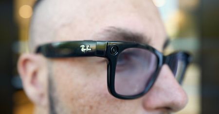 Parki, szkoły i muzea. Norwegia planuje zakaz smart okularów