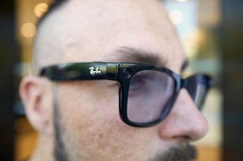 Parki, szkoły i muzea. Norwegia planuje zakaz smart okularów