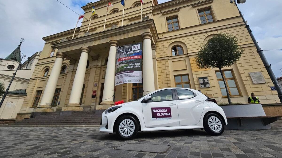 Hybrydowa Toyota Yaris główną nagrodą w loterii Rozlicz PIT w Lublinie 2024