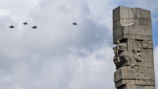 Myśliwce F-35 przeleciały nad Polską. To symbol modernizacji armii. Zobacz wideo