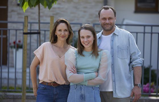 Polsat wiosną stawia na seriale i „Twoja twarz brzmi znajomo”. „Stacja celuje w bardziej masowego widza niż TVN”