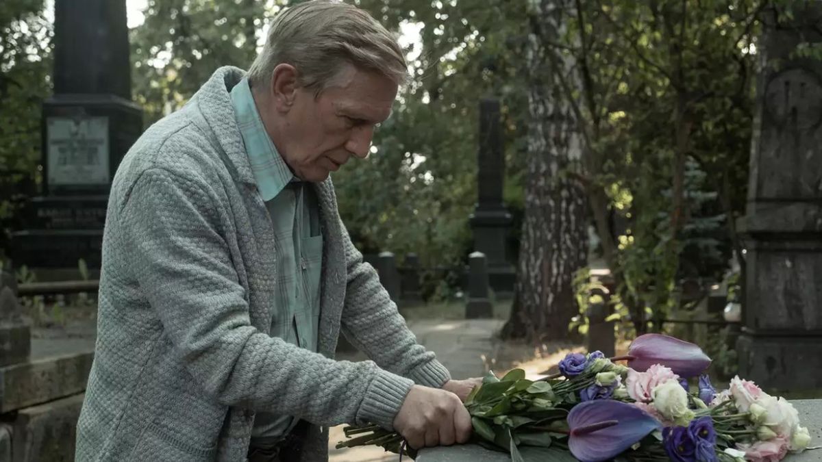 Jan Englert w serialu "Porządny człowiek"