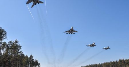 Wojsko przejęło fragment drogi wojewódzkiej. Pojawiły się samoloty bojowe