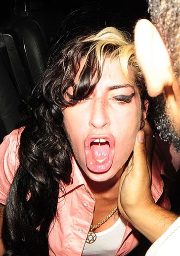 Amy Winehouse powiększyła sobie piersi!