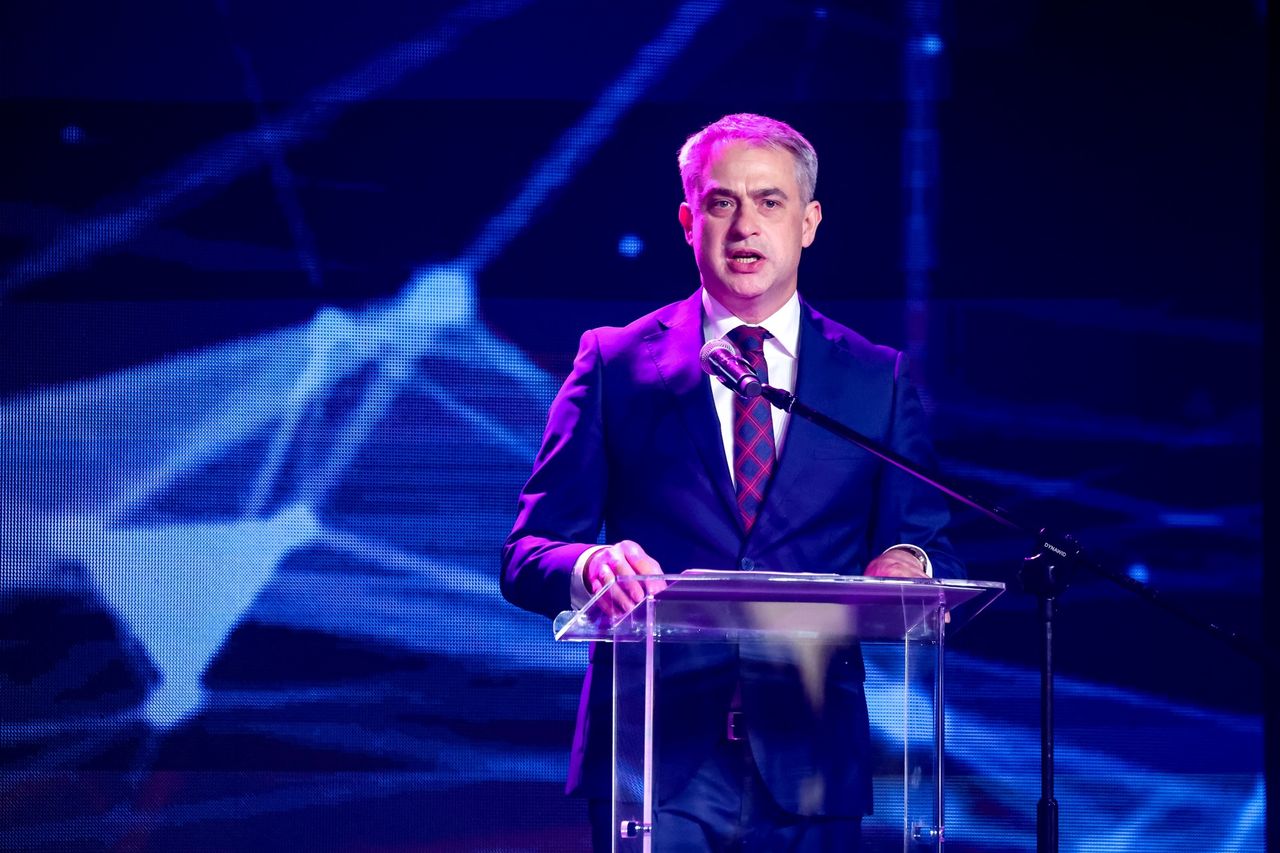 Minister ujawnia. "Rosjanie próbują kupić dostępy do kont Polaków"