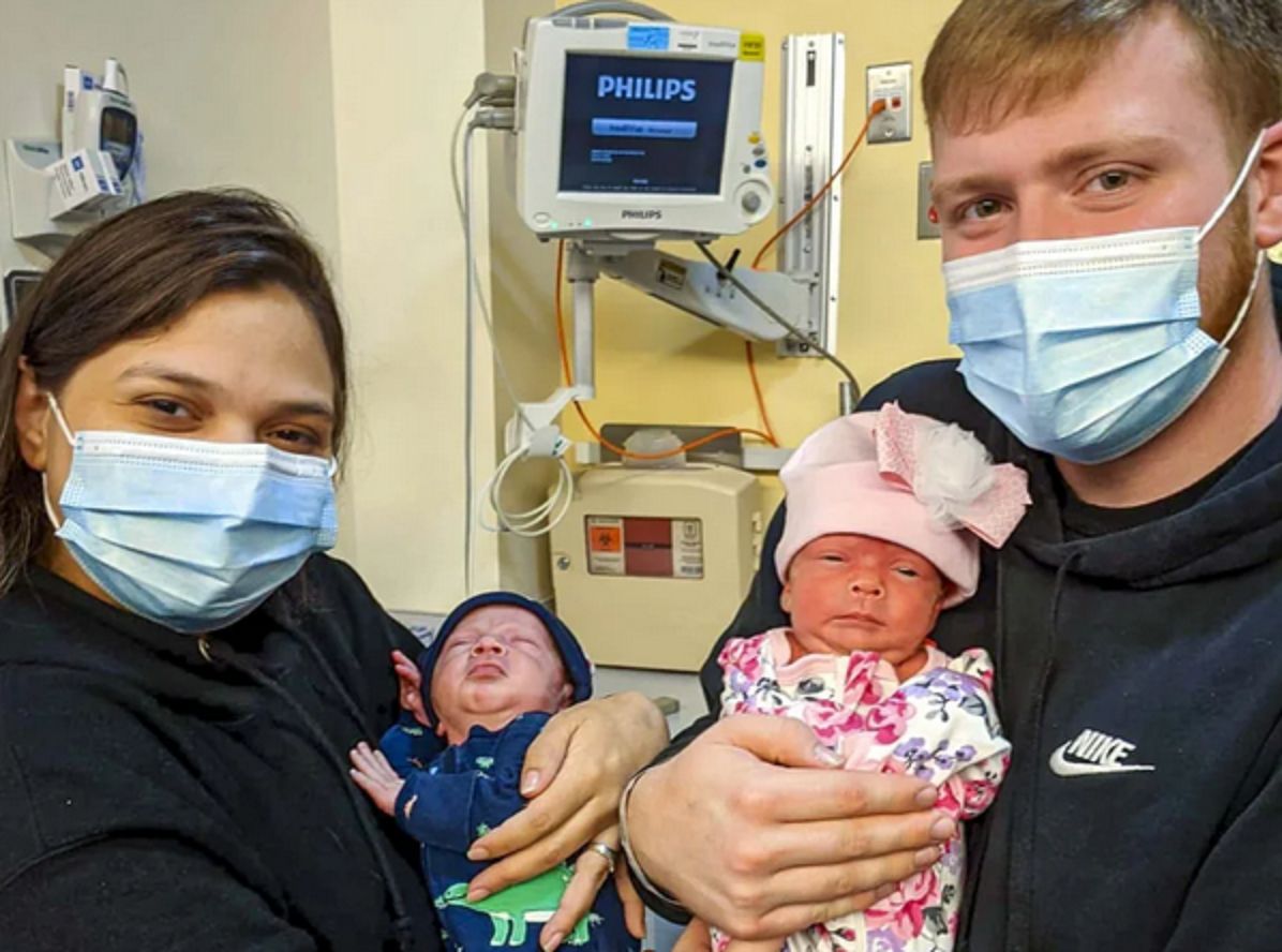 Karen urodziła zdrowe bliźniaki