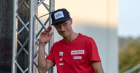 Piotr Żyła znowu na językach. "Dobrze, że mi coś w plecach nie strzeliło"