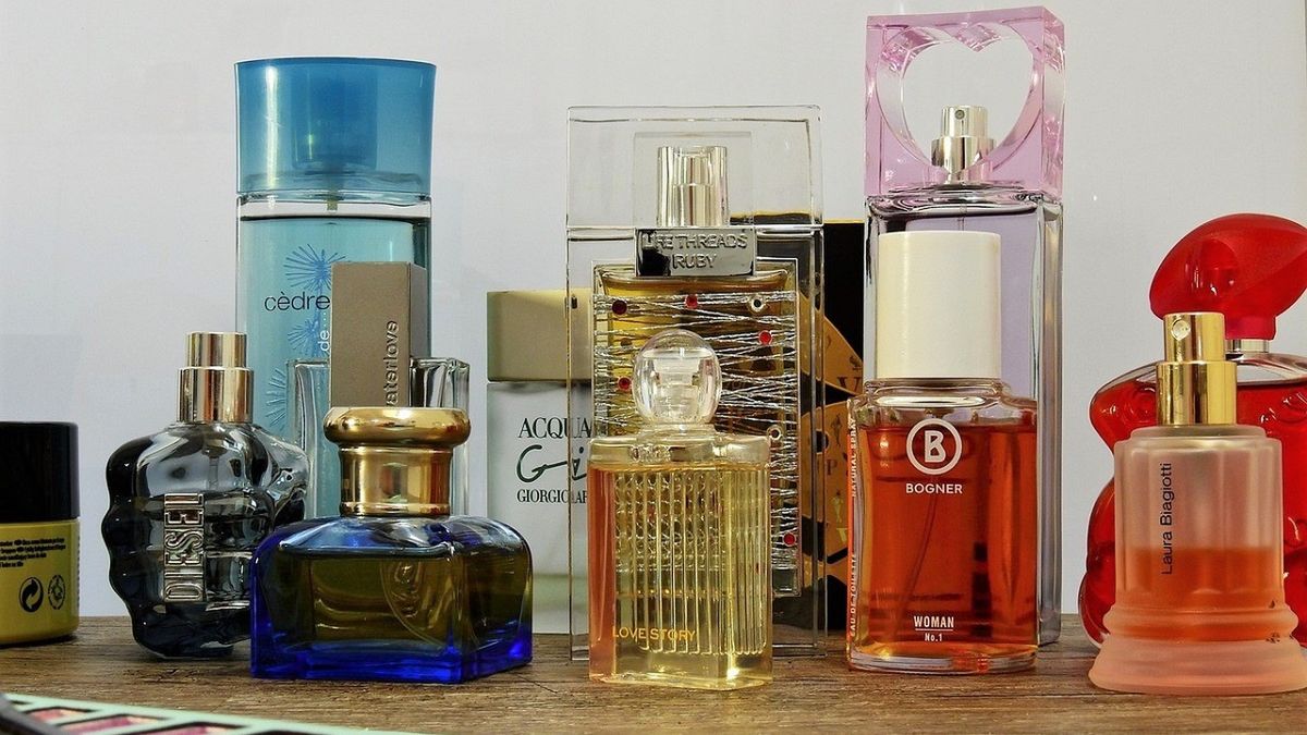 Podrobione perfumy zdradza kilka szczegółów.