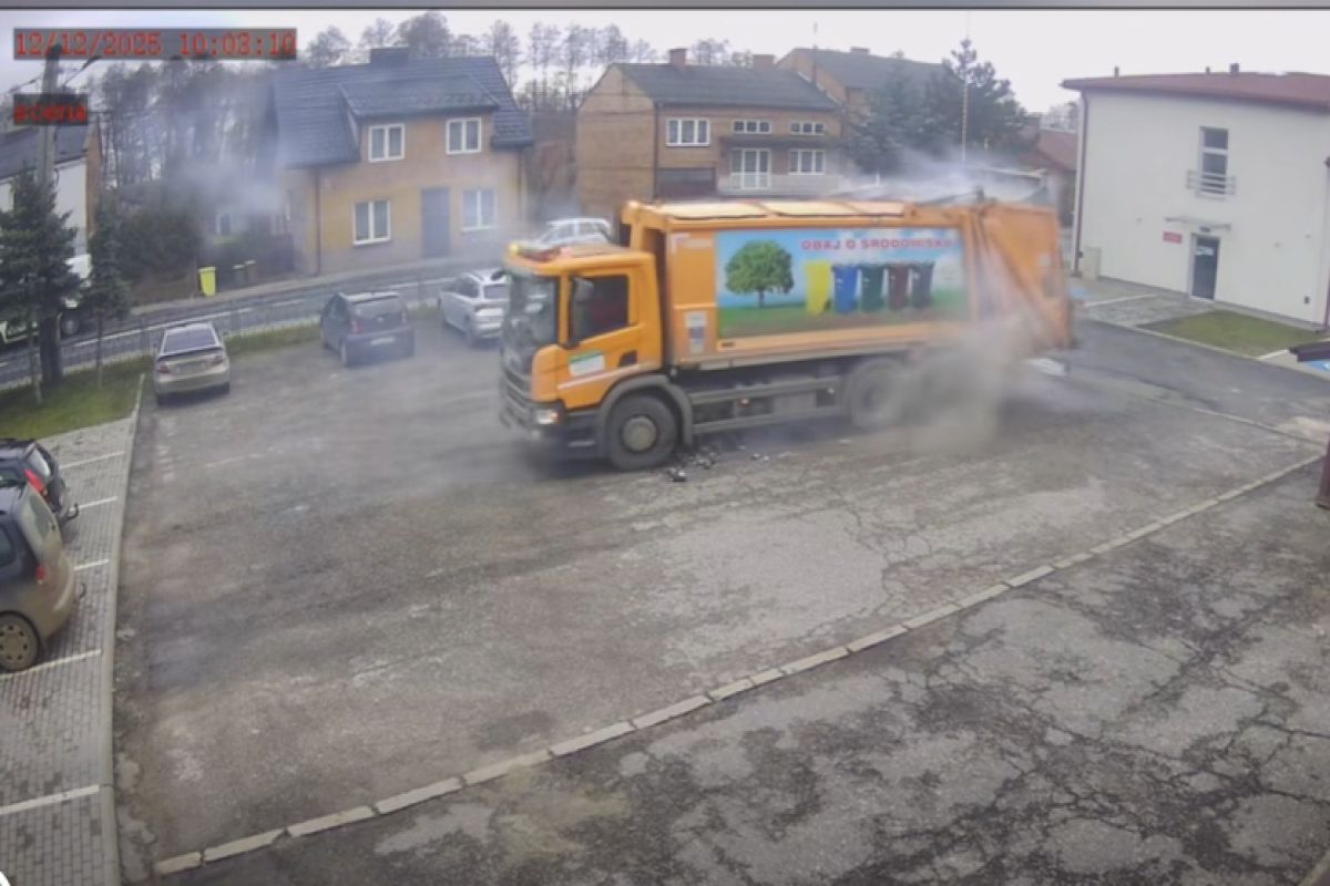 Nagranie z Nowej Brzeźnicy. Biją brawo kierowcy śmieciarki