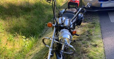 Pijany motocyklista ciągnął za sobą własny akumulator. Wjechał w tył radiowozu