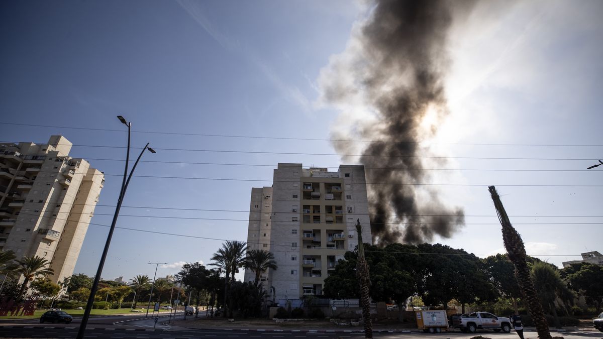 ASKHELON, ISRAEL - OCTOBER 07: Smoke rises from an apartment fired with rockets by Palestinians in response to Israeli airstrikes during an operation in Ashkelon, Israel on October 07, 2023. Israel's Iron Dome defense system in the city of Ashkelon intercepted most of the rocket fire from different parts of the settlement. (Photo by Mostafa Alkharouf/Anadolu Agency via Getty Images)