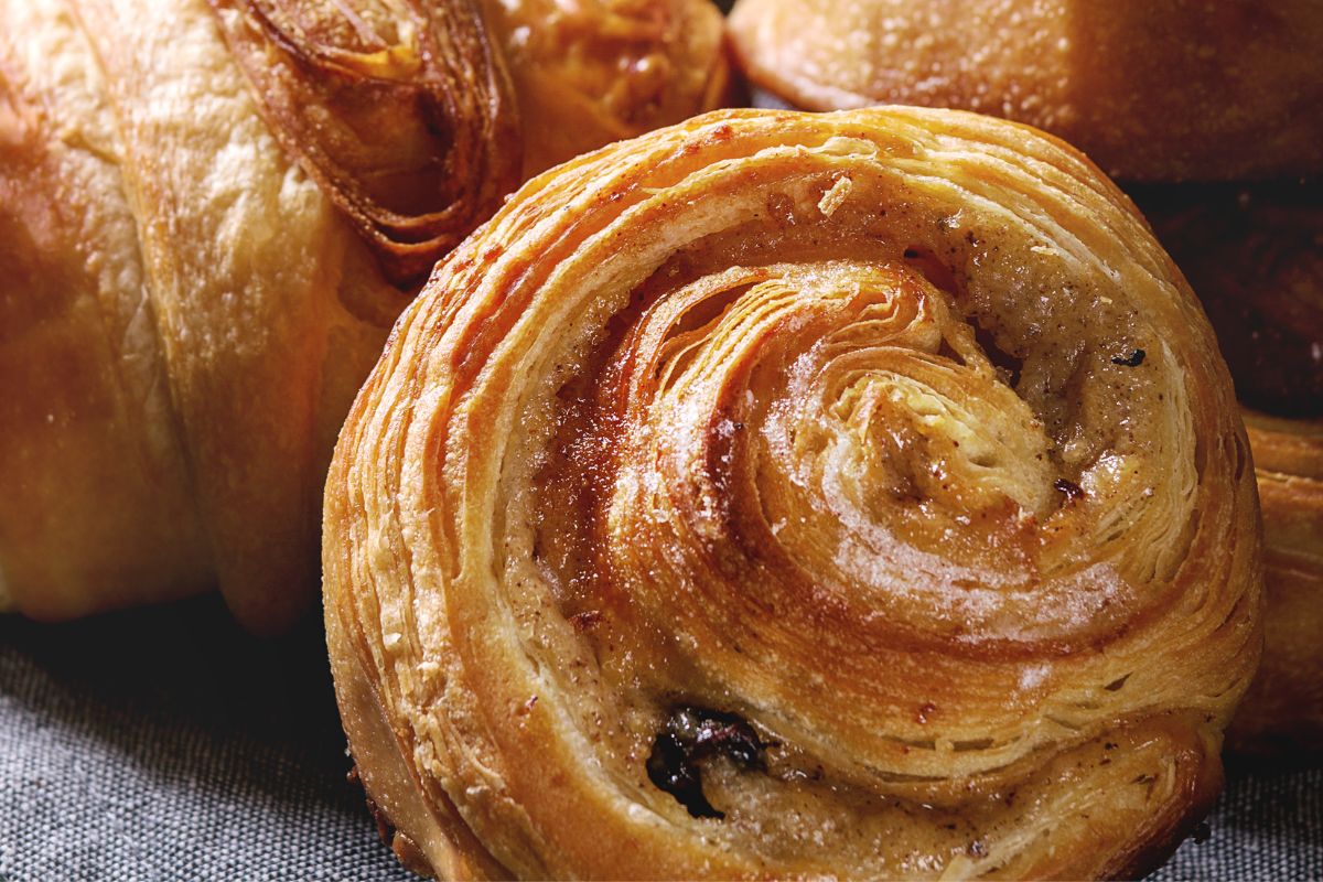 A snack made of puff pastry is a quick and simple idea for a party culinary repertoire.