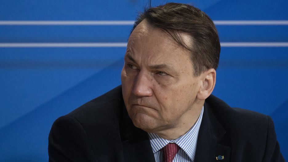 22.04.2022. Warszawa. Ursynowskie Centrum Kultury. Forum eksperckie Wojna w Ukrainie - wnioski dla Polski z udzialem przewodniczacego Platformy Obywatelskiej Donalda Tuska. n/z Radoslaw Sikorski