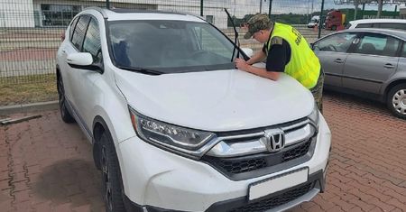 Honda poszukiwana w Kanadzie odzyskana przez Straż Graniczną w Zosinie