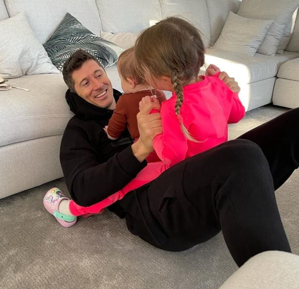 Robert Lewandowski z córkami