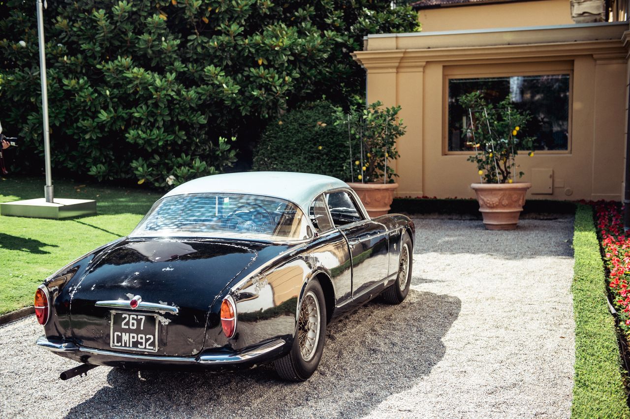 Porzucone za hotelem Maserati A6G 2000 Super Sport Frua.