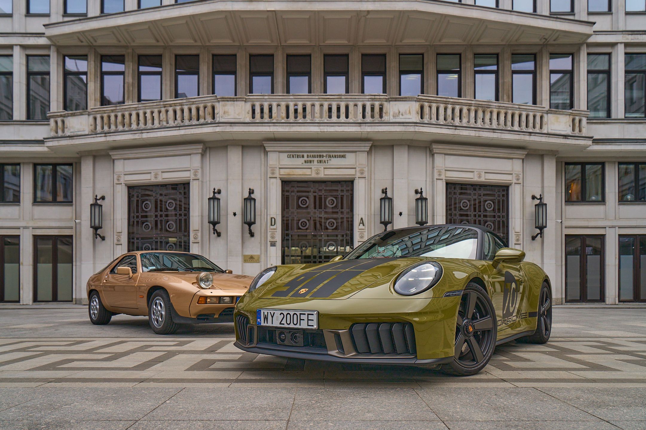 Porsche 928 (1977) i Porsche 911 Spirit 70 (2025)