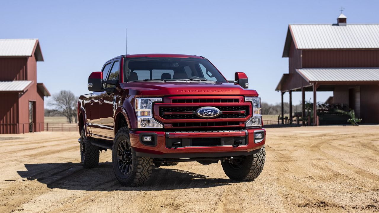 Ford Super Duty ucierpiał w starciu z piorunem. Z auta niewiele zostało