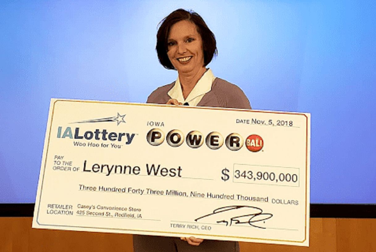She won a astronomical amount of money. The American woman gave up a large sum.